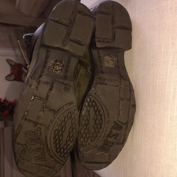 Stylish Black and Brown Buckle Boots - Picture 6 of 17